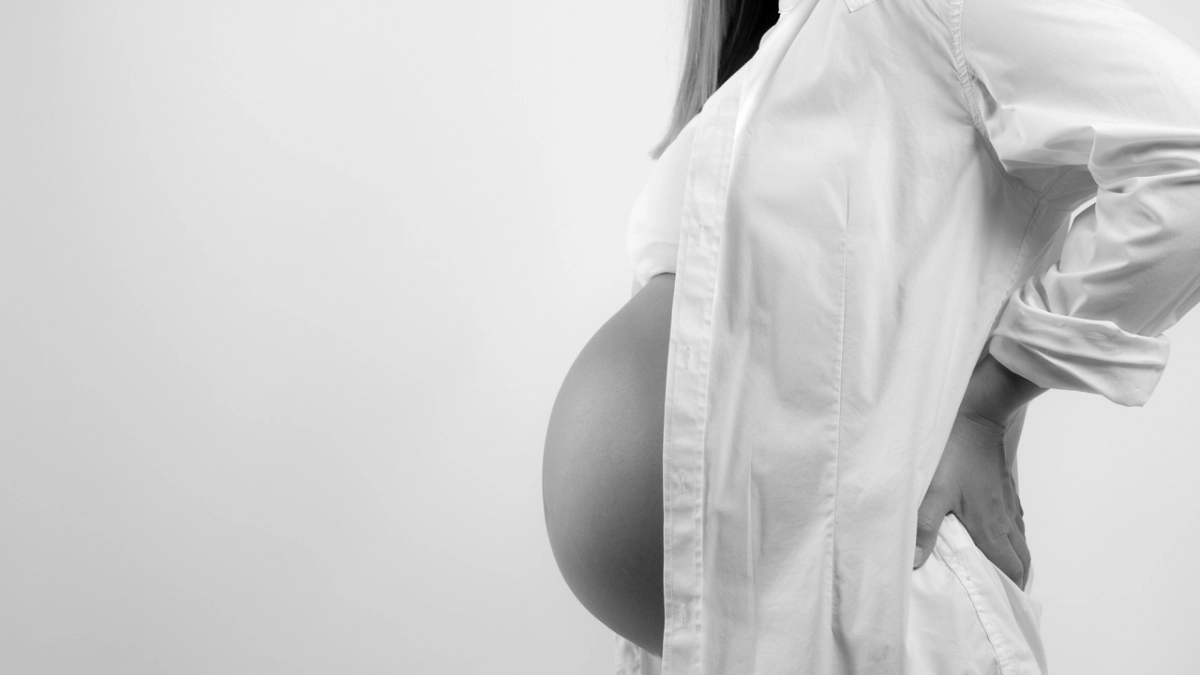 Боль в спине во время беременности: почему возникает и как понять причину