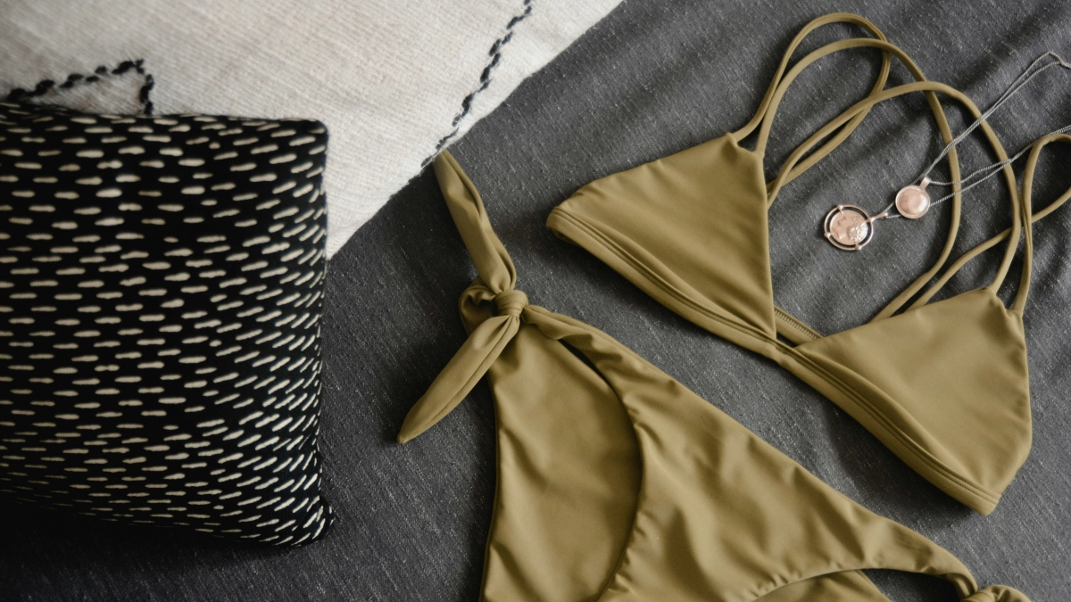 Старый вылинявший купальник не выбрасывают: перекрашивают дома — дел на пять минут, а результат как из дорогого бутика