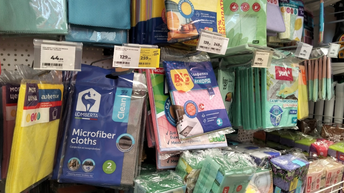 Губки никогда не выбрасываю: делаю из них перчатки для уборки — работают лучше пылесоса 