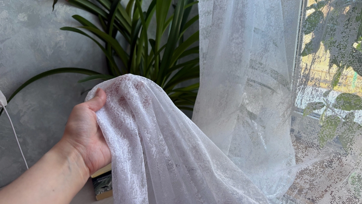 Ушлая швея подсказала лучшие ткани для штор: дорого выглядят и не собирают пыль 