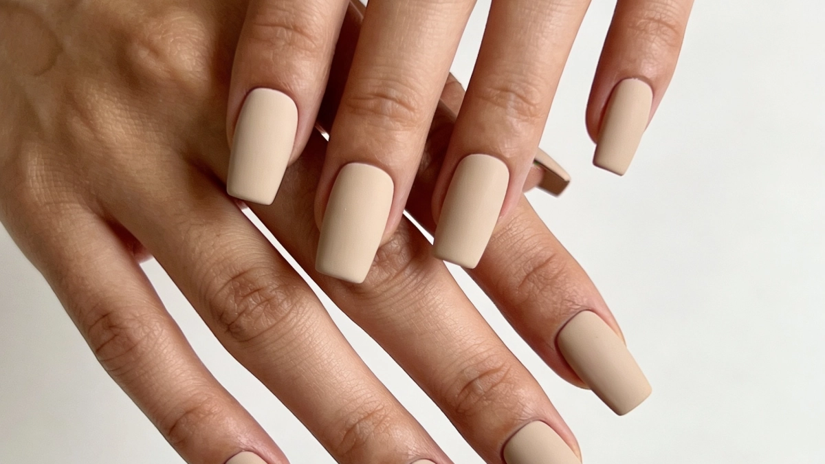 Все забыли о миндале: в моду ворвалась форма, которой когда-то боялись — теперь её носят все