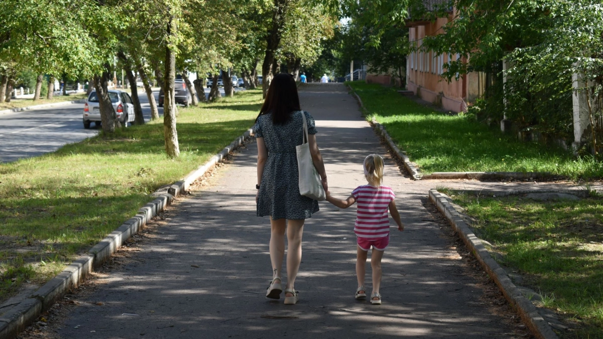 День дочери 2026: когда отмечают, история, традиции и красивые поздравления