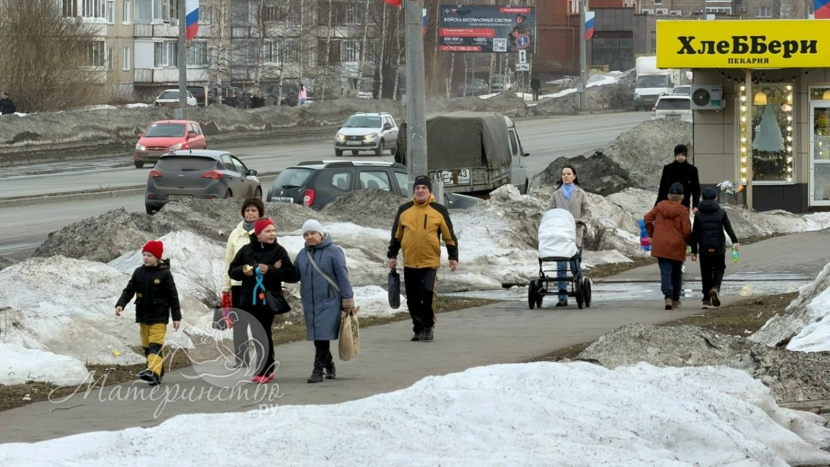 Сохраняется ли пособие на ребенка, если мама вышла на работу? Разберем, как работают выплаты