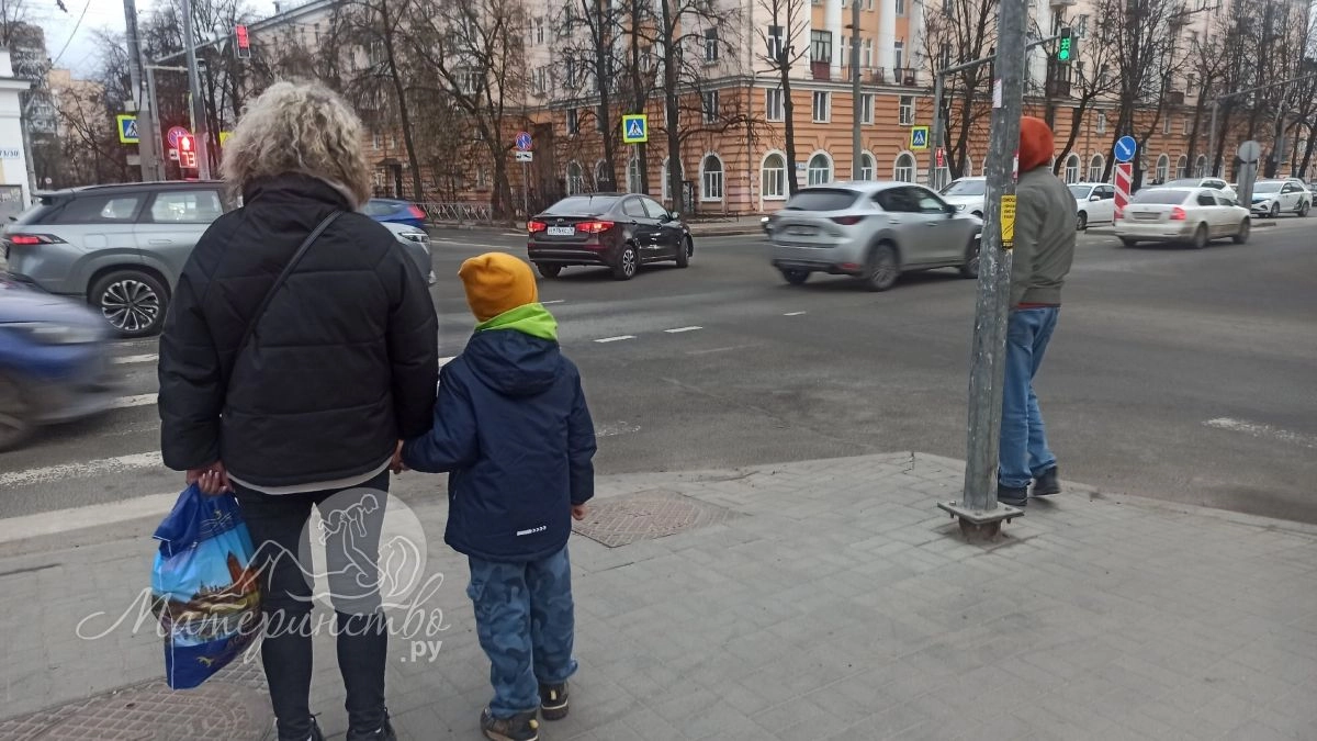 «Мультики не запускают речь»: логопед-дефектолог — о красных флагах, двуязычии и трёх упражнениях для малышей