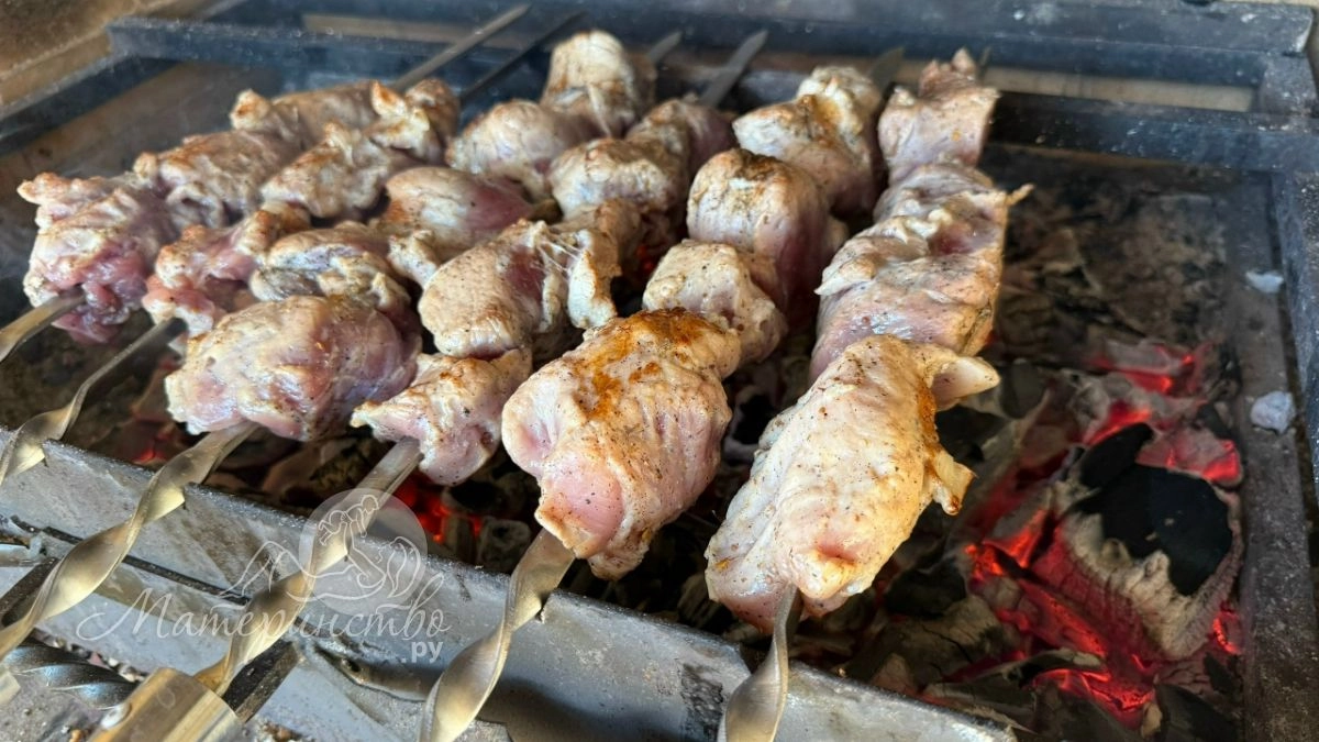 Названо самое безопасное мясо для шашлыков: вот почему диетологи твердят о нем