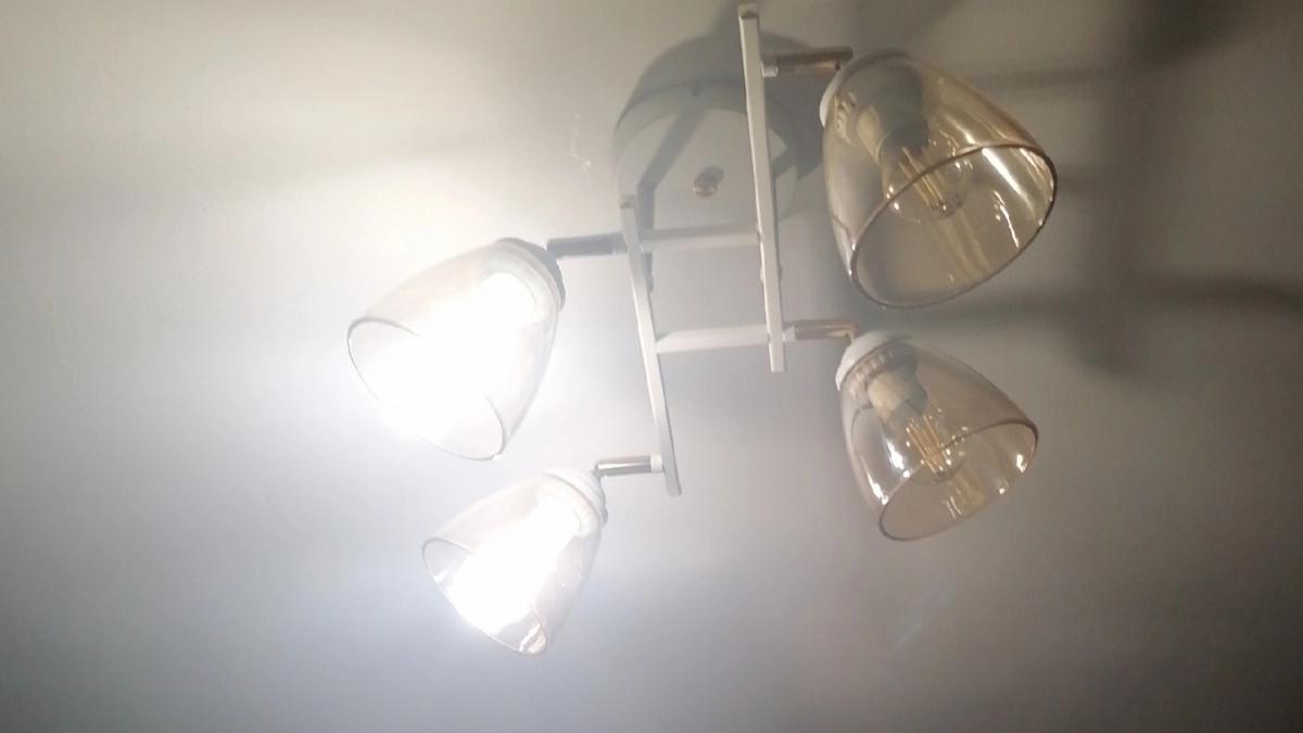 Такие люстры остались в СССР: дизайнеры в 2026 предлагают новый тип освещения в квартирах - добавляет глубины и уюта