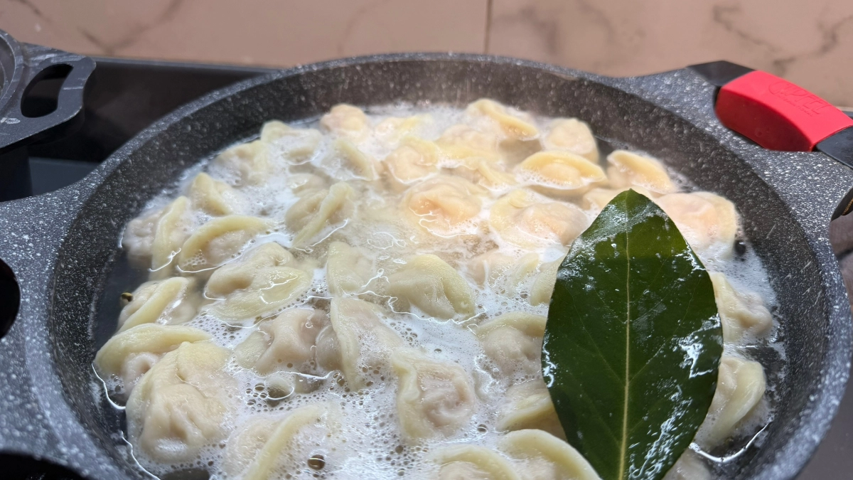 Смело берите хоть три пачки - там только чистое мясо: в Роскачестве назвали лучшие марки пельменей