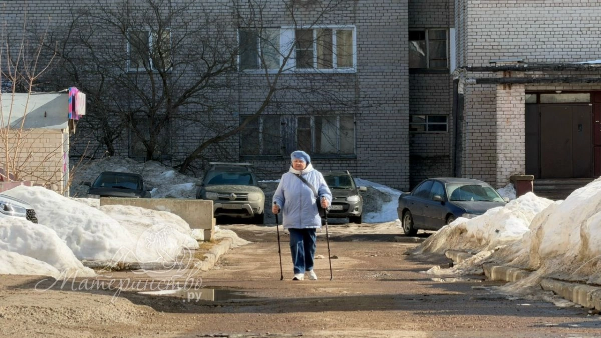 Почему женщинам так трудно принять своё отражение в зеркале с годами и как перестать бояться старости