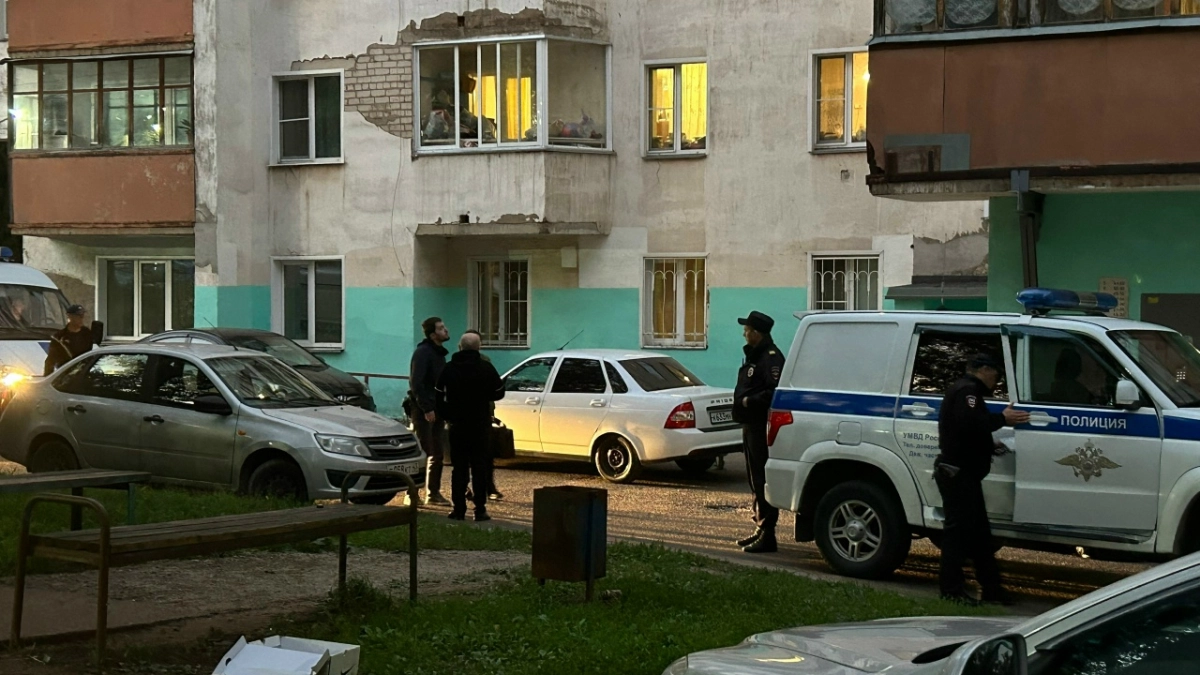 В Якутске 4-летний малыш остался без присмотра и выпал из окна