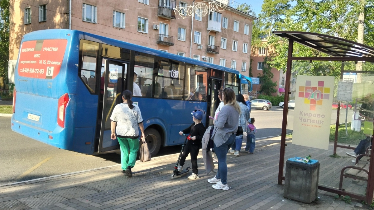 Объехал автобус на остановке - попрощайся с правами! Почему за это инспекторы ГАИ начали лишать водителей прав