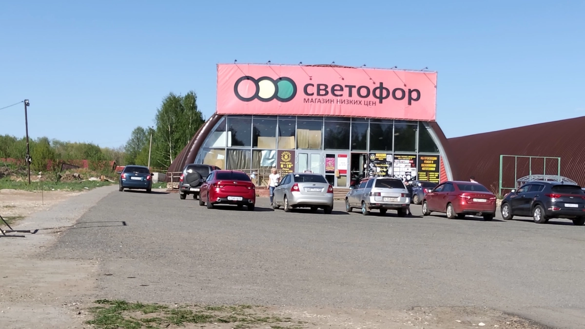 "Что за эту цену наливали в банки - загадка": бывший поставщик "Светофора" раскрыл, почему в магазине такие низкие цены