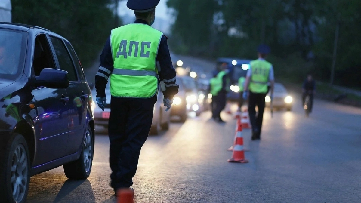 В июне инспекторы ГАИ начали штрафовать водителей за управление автомобилем с механикой из-за отметки в правах