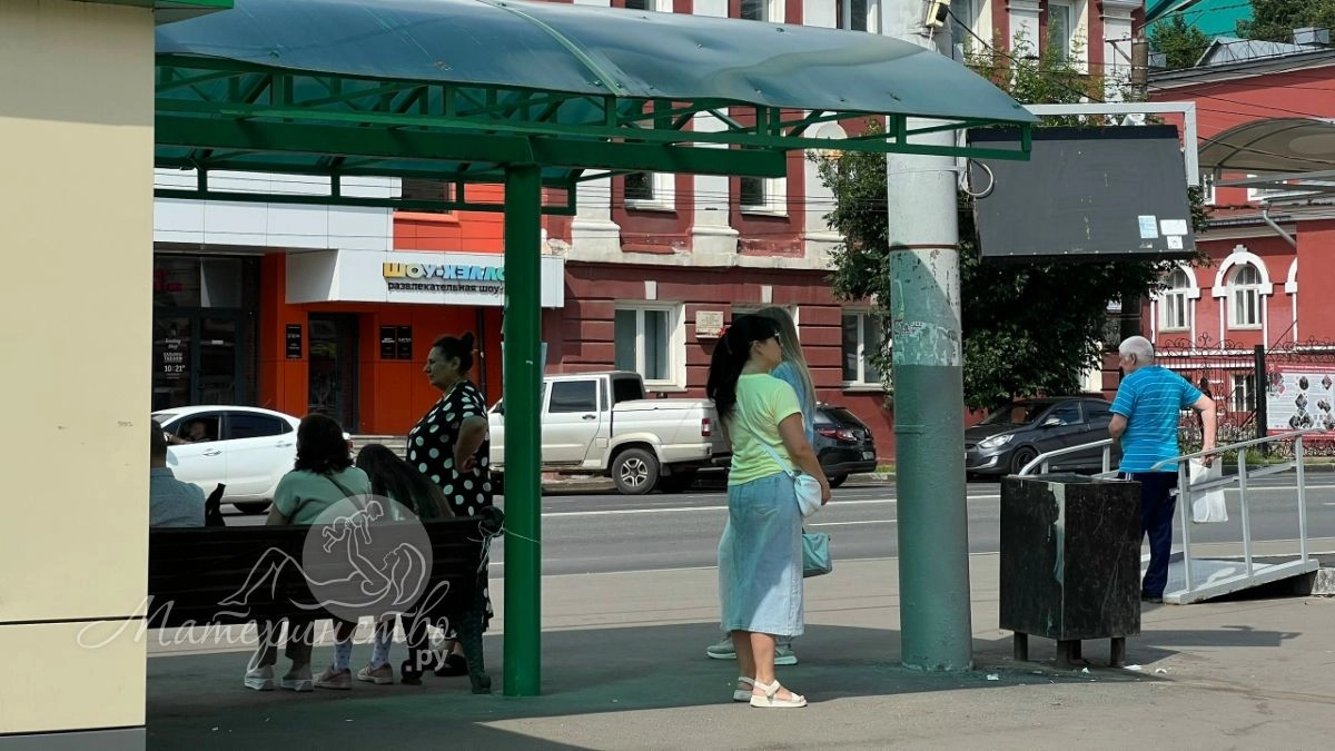 "Танцующие горошины": 5 главных принтов лета 2026