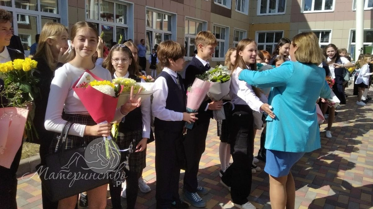 Букет — это скучно! Что подарить учителю на 1 сентября, чтобы не отправить педагога в тюрьму