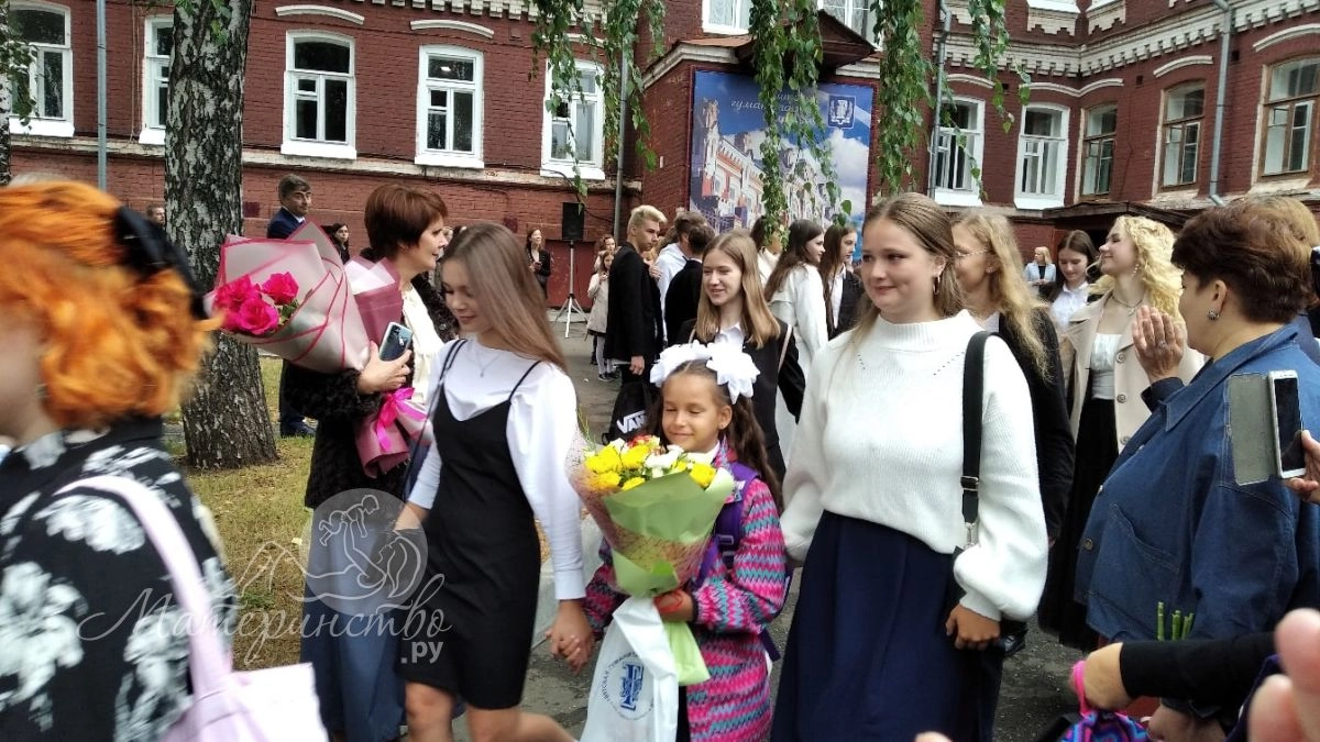 Мама в кадре: как одеться на 1 сентября, чтобы выглядеть стильно и чувствовать себя комфортно
