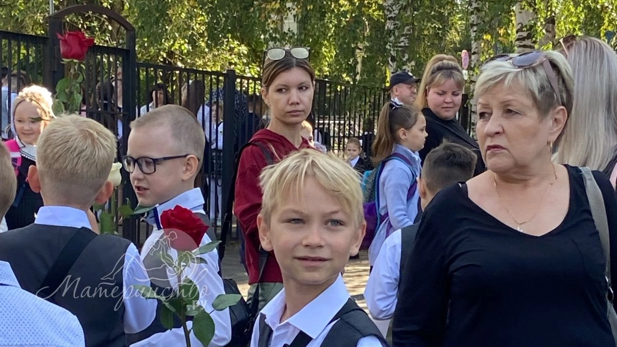 Подарок учителю на 1 сентября: как не сесть в тюрьму за букет и не подставить педагога