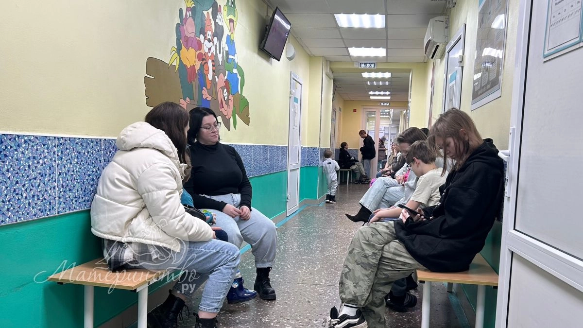 Больничный с ребенком в 2026: сколько заплатят и что изменилось