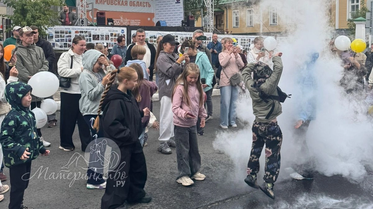 День рождения в детском кафе: что подарить, чтобы не ударить в грязь лицом и не разориться