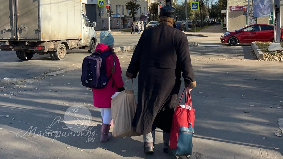 Обещали «рожай, поможем» — а теперь не хотят сидеть с внуками. Что происходит?