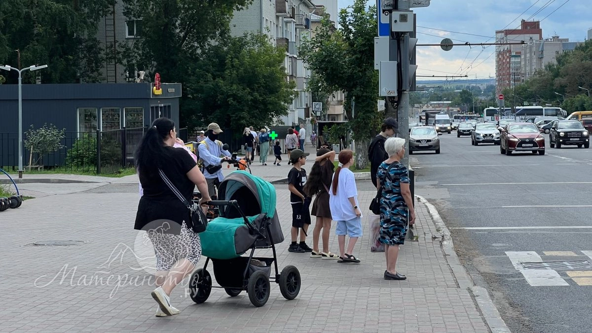 "Я перестала покупать светлую одежду, потому что пятна победили": история мамы, которой приходится носить темное