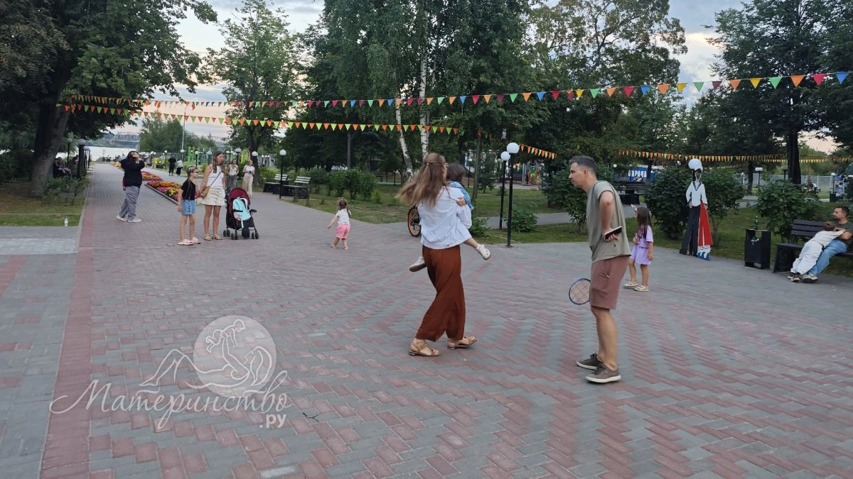 «Почему я должен?» Ребенок вдруг начал спорить и грубить: что происходит в 6–8 лет