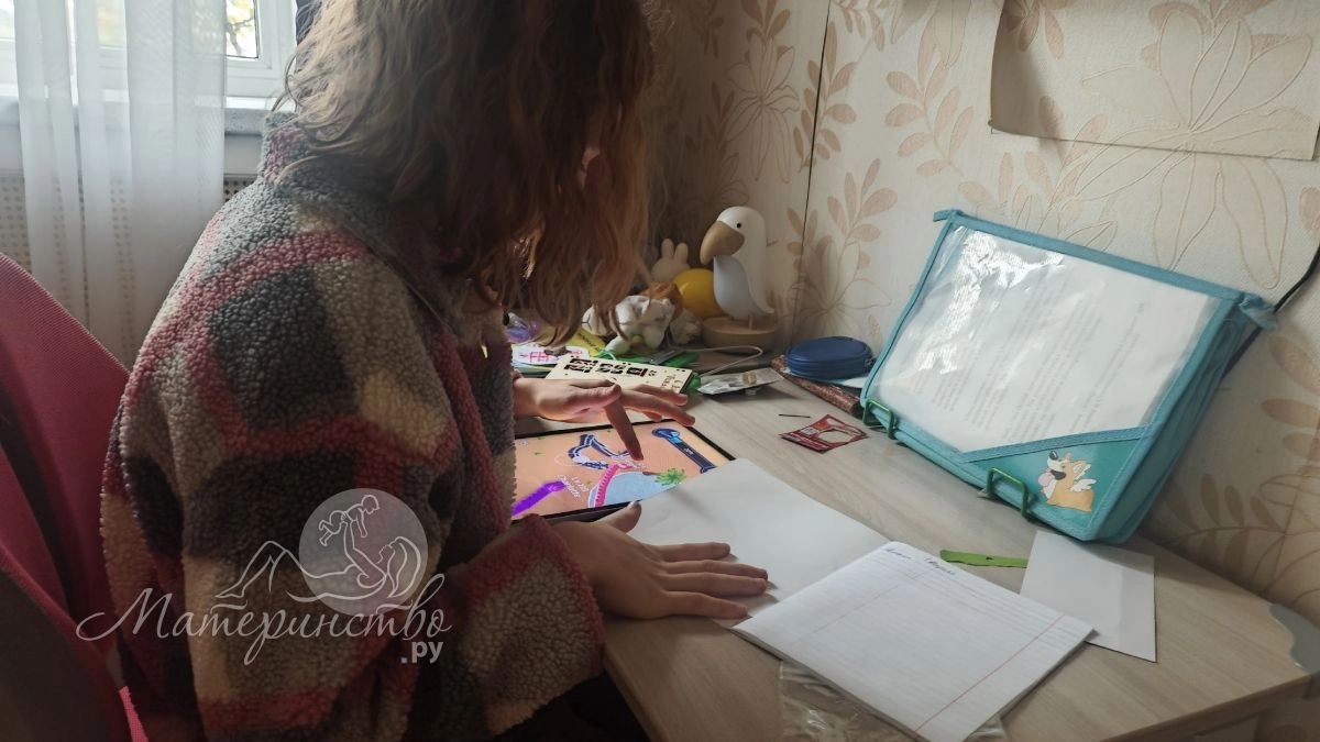 Российские школьники столкнулись с подменой репетиторов: как устроена схема