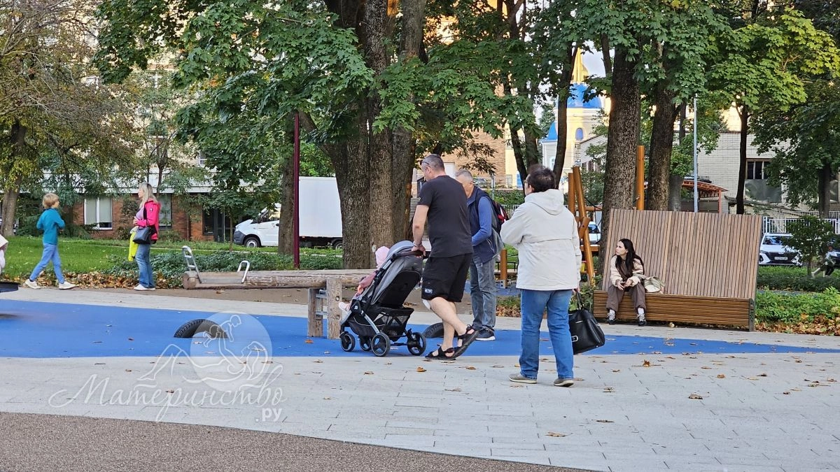 Конкретной даты нет: когда родители должны перестать вмешиваться в жизнь своих детей