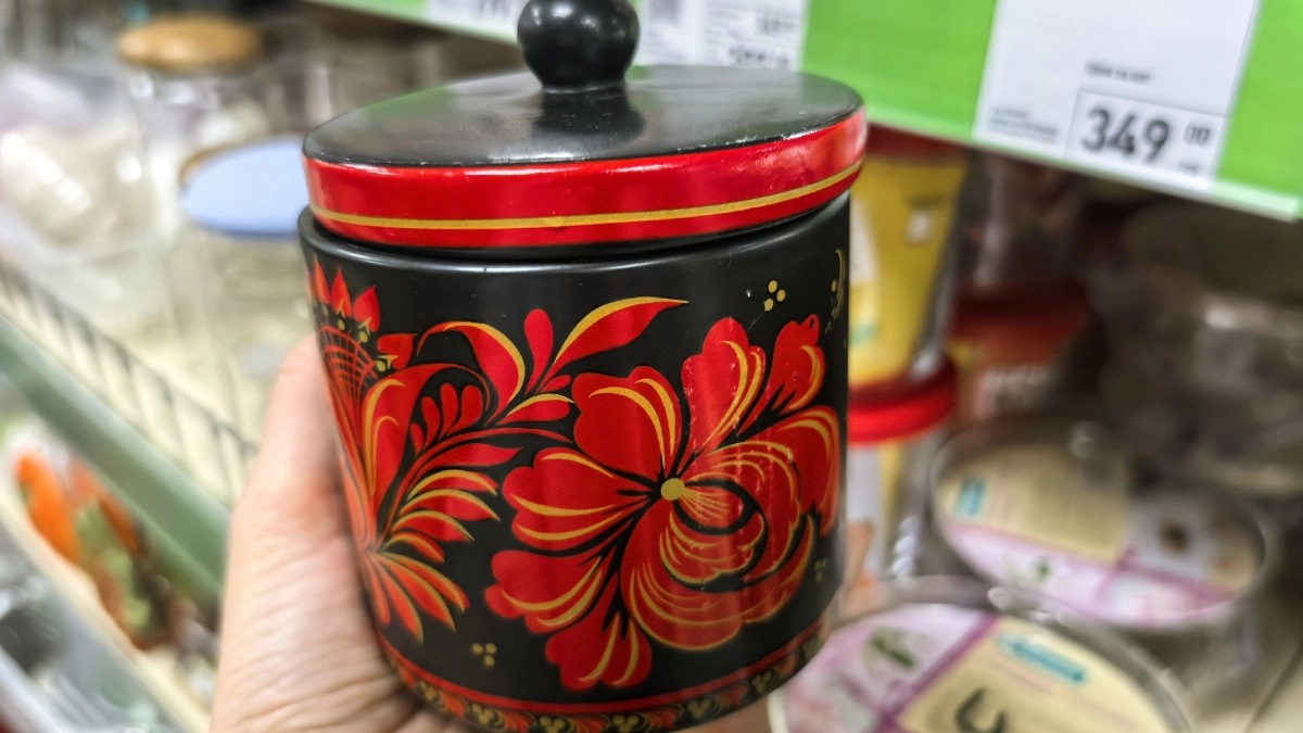 В Fix Price банка с хохломой, бронзовая посуда и подставка-подсвечник – показываю, что нашла