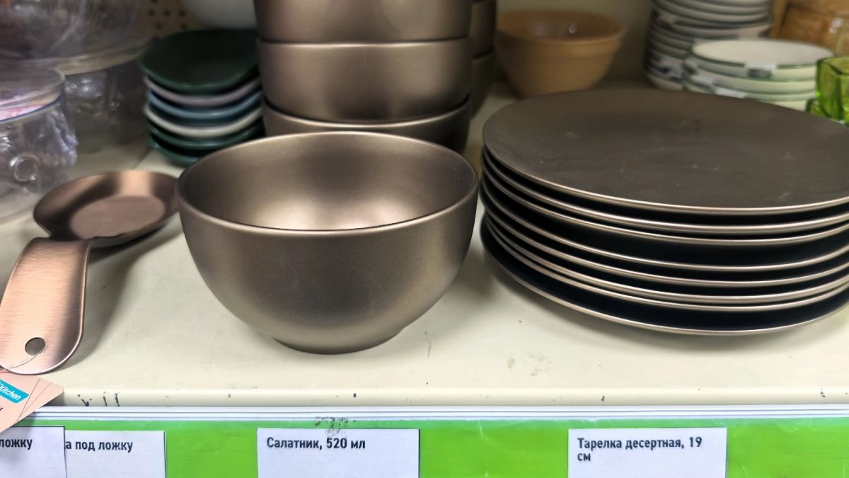 В Fix Price посуда как из Pinterest: бронзовые тарелки, кокосовые салатники и банки с деревянными крышками – мои находки