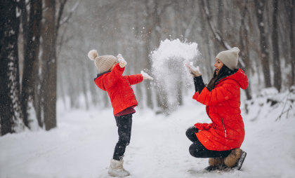 Почему снег белый и хрустит? Объясняем ребенку простыми словами