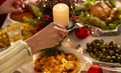 Ребенок переел за новогодним столом: как помочь его ЖКТ