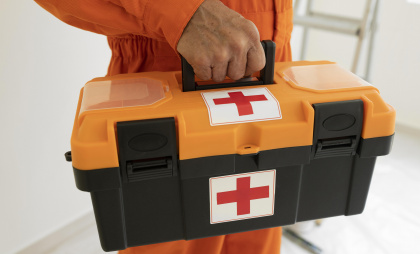 Четырехлетний мальчик спас свою маму и стал символом скорой помощи