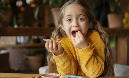 Картошка фри больше не безобидный перекус для ребенка: что обнаружили ученые