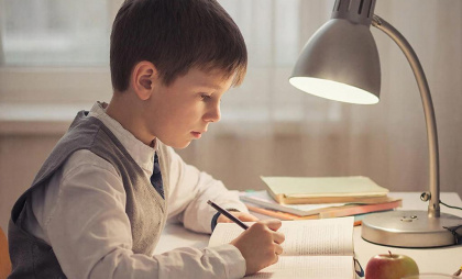 Перевод на домашнее обучение посреди учебного года: реально ли это в России