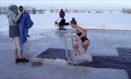 Можно ли детям окунаться в прорубь на Крещение