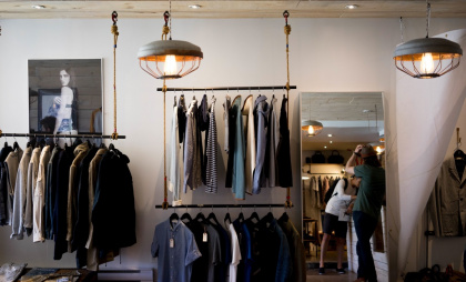 Чесотка, грибок и прочие "прелести": чем можно заразиться, примеряя одежду в магазине