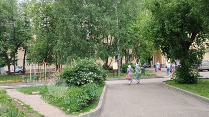 Вы помогаете, а мама злится? Психологи объясняют, как предлагать заботу, не разрушая достоинство пожилого человека
