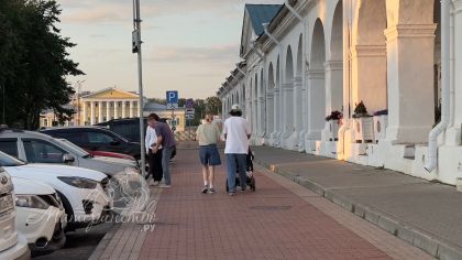 «Я больше не могу тянуть всё одна»: что делать, если муж полгода не может найти работу