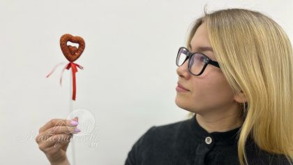 Подросток прячет телефон и улыбается экрану? Не лезьте — вот что нужно делать 